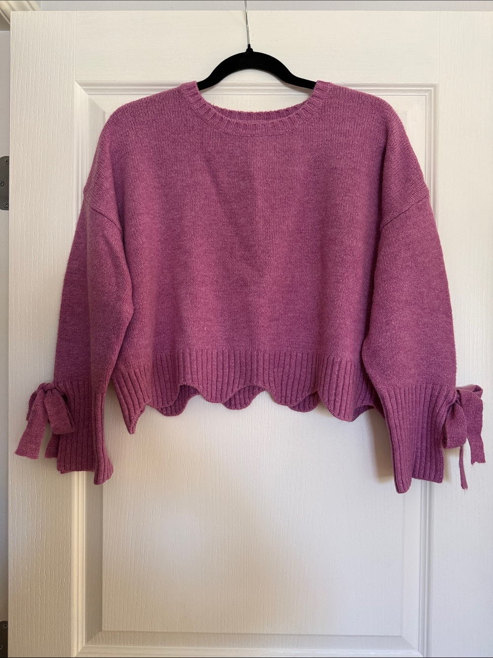 Scallop-Hem Knit Sweater with Sleeve Ties